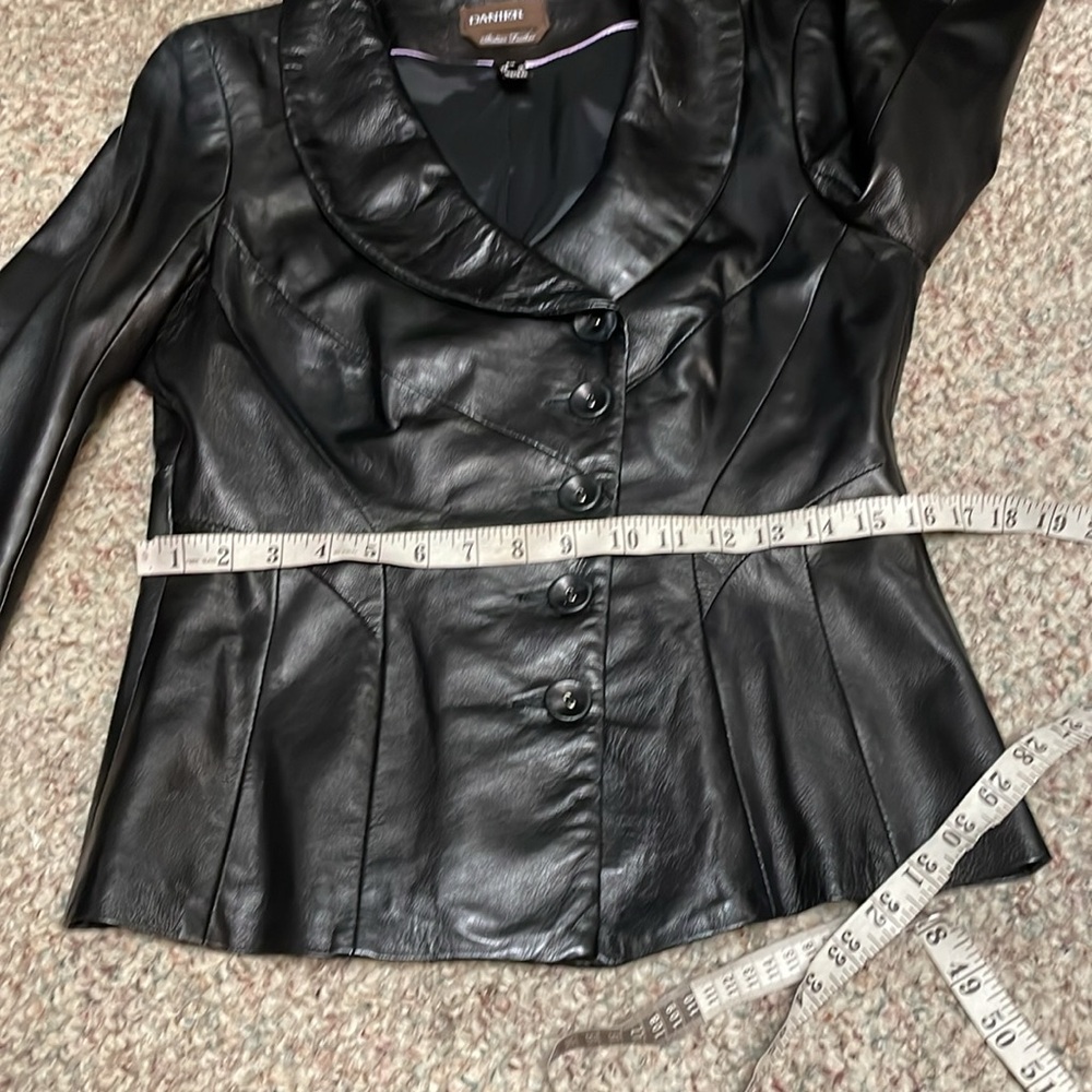Danier leather jacket - Picture 7 of 11